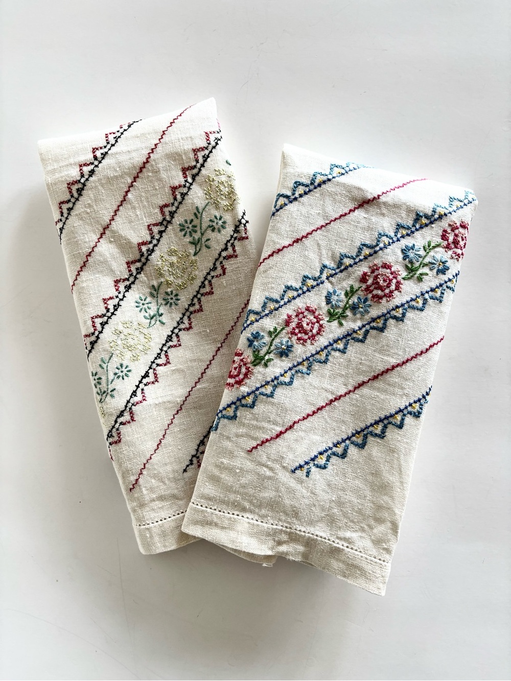 Vintage Linen Cross Stitched Guest Towels Fingertip Towels Tea Towels Pair